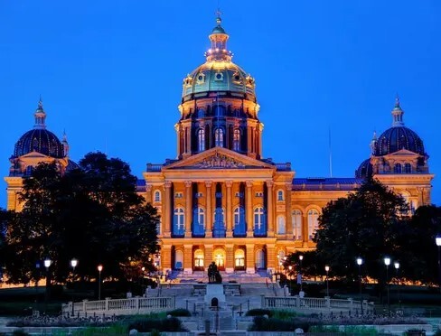 Iowa State Capitol at night