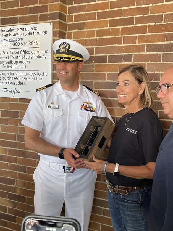 Gov Reynolds & Cmdr. Coy